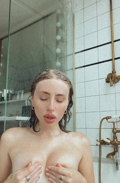 Naomi Woods - Naked girl in bathroom